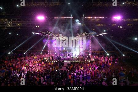 Januar 2001, Tampa, Florida, USA: 28. Januar, 2001 - STAMP, USA - KRT SPORTS STORY SLUGGED: SUPERBOWL KRT FOTO VON TOM BURTON/ORLANDO SENTINEL (28. Januar) TAMPA, FLORIDA - die Halbzeitshow für Super Bowl XXXV beinhaltete Auftritte von Britney Spears, NSYNC und Aerosmith. (ODER) PL KD BL 2001 (Horiz) (smd) (Digitalbild) (Kreditbild: © Orlando Sentinel/TNS/ZUMAPRESS.com)January 28, 2001, Tampa, Florida, USA: Stockfoto