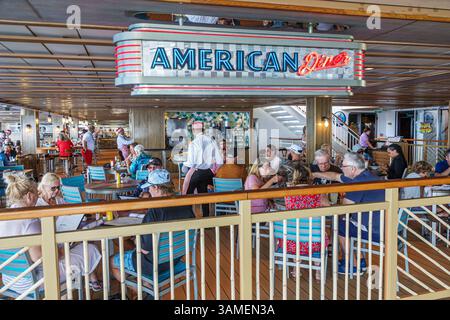 Bahamas, Norwegian Cruise Line NCL Breakaway Schiff, 11-tägige Route in der östlichen Karibik, an Bord im Inneren, American Diner Restaurant, Kreuzfahrtschiff dini Stockfoto