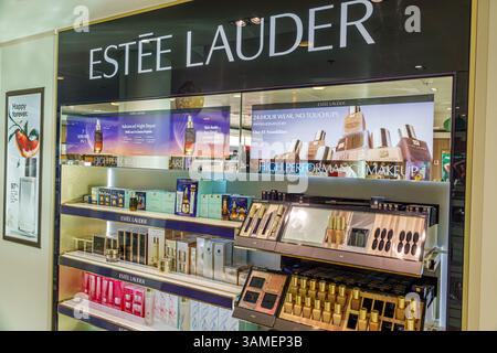 Bahamas, Norwegian Cruise Line NCL Breakaway Schiff, 11-tägige Route in der östlichen Karibik, an Bord im Inneren, The Beauty Shop Shopping, Duty Free Tax fre Stockfoto