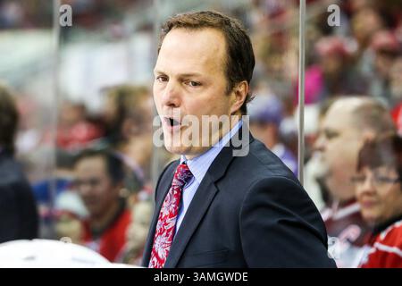 Januar 2014: Raleigh, North Carolina, USA S - Tampa Bay Lightning Head Cooper während des NHL-Spiels zwischen den Tampa Bay Lightning und den Carolina Hurricanes in der PNC Arena. Die Tampa Bay Lightning besiegten die Carolina Hurricanes mit 5:3. (Bild: © Andy Martin Jr./ZUMAPRESS.com) Stockfoto