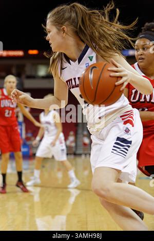 25. Jan. 2014 - Fresno, CS, USA - 25. Januar 2014 Fresno, CA - Fresno State Guard Courtney blickt im Spiel zwischen den Rebellen der University of Nevada Las Vegas und den Fresno State Bulldogs im Save Mart Center in Fresno, CA. Fresno State gewann das Spiel 70 zu 52.(Credit Image: © Phil Hawkins/Cal Sport Media/ZUMAPRESS.com) Stockfoto
