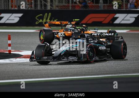 Sakhir, Bahrain. April 2025. Mercedes-Fahrer George Russell aus Großbritannien fährt am 13. April 2025 während des Formel 1 Bahrain Grand Prix auf dem Bahrain International Circuit in Sakhir, Bahrain. Quelle: Qian Jun/Xinhua/Alamy Live News Stockfoto