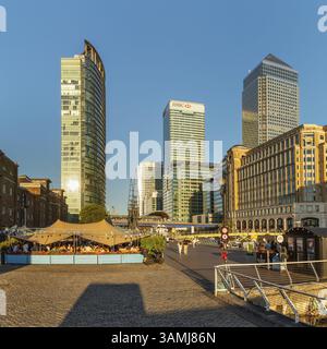 West India Quay Promenade, Canary Wharf, London, England, Vereinigtes Königreich, London, Südengland, Vereinigtes Königreich, Europa Stockfoto