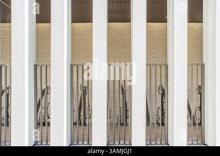 Architektonische Details eines modernen Büro- oder Wohngebäudes Stockfoto