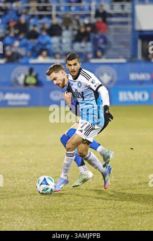 Montreal, Ciudad de Mexico, Kanada. April 2025. Liel Abada Nummer 11 des Charlotte Football Club kämpft um den Ball während des Turnierspiels in der 8. Woche zwischen CF Montréal und Charlotte FC im Estadio Saputo. Endergebnis: CF Montréal 0-1 Charlotte FC. Am 12. April 2025 in Montreal, Kanada. (Credit Image: © Horacio Zamora Rios/eyepix via ZUMA Press Wire) NUR REDAKTIONELLE VERWENDUNG! Nicht für kommerzielle ZWECKE! Stockfoto