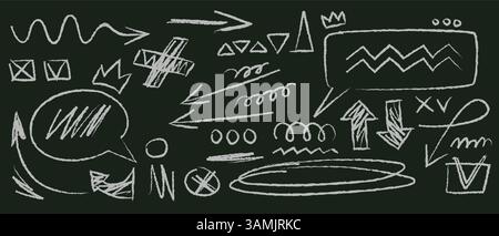 Weiße Kreidekritzeleien auf Tafel Hintergrund. Vektor-realistische Illustration von handgeschriebenen Buntstift-Zeichen, Pfeil, kurvige Spirallinie, Sprechblasen-Skizzen, handgezeichnete Markierungen auf Schwarz, Schulkritzel Stock Vektor