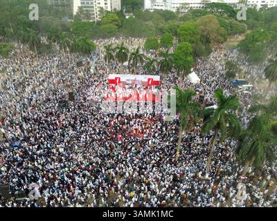 Dhaka, Wari, Bangladesch. April 2025. Die Menschen nehmen an einer Demonstration mit dem Titel ''Marsch für Gaza'' während einer Kundgebung in Dhaka am 14. April 2025 Teil, bei der sie ihre Solidarität mit den Palästinensern in Gaza zum Ausdruck bringen. (Kreditbild: © Habibur Rahman/ZUMA Press Wire) NUR REDAKTIONELLE VERWENDUNG! Nicht für kommerzielle ZWECKE! Stockfoto