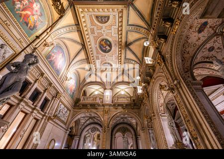 Innenraum der Wiener Staatsoper, Wien, Österreich Stockfoto
