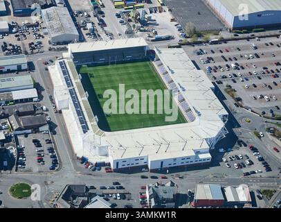 Eine Luftaufnahme des Rugby League Stadions der Warrington Wolves in Lancashire, Nordwesten Englands, Großbritannien Stockfoto