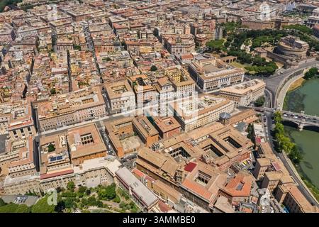 Tagesansicht der Dächer in Rom, Italien. Stockfoto