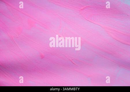 Heller und strukturierter Aquarellhintergrund in leuchtenden Rosa-Tönen mit weichen Pinselstrichen und dezenten Verläufen Stockfoto