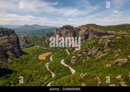 Luftaufnahme des Heiligen Klosters Rousanos in Meteora, Trikala, Thessalien, Griechenland. Stockfoto