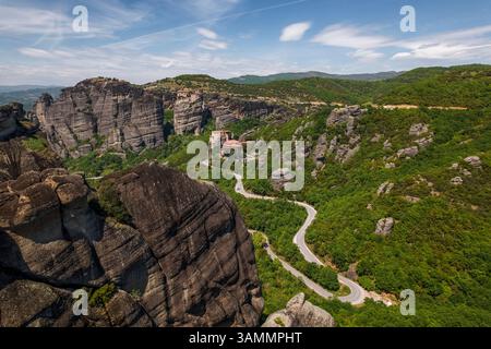 Luftaufnahme des Heiligen Klosters Rousanos in Meteora, Trikala, Thessalien, Griechenland. Stockfoto