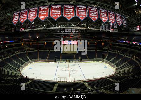 März 2014 – Washington D.. C, District of Columbia, U.. S - 29. März 2014: Ein allgemeiner Überblick über das leere Verizon Center und die Playoff-Banner, wie sie vor dem Spiel zwischen den Washington Capitals und den Toronto Maple Leafs im Verizon Center in Washington, D.C. an den Rastern hängen. (Kreditbild: â Kostas Lymperopoulos/Cal Sport Media)(Kreditbild: © Kostas Lymperopoulos/Cal Sport Media/ZUMAPRESS.com) Stockfoto