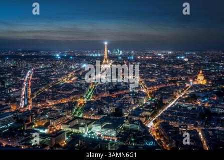 Paris bei Nacht, erschossen vom Montparnasse-Turm Stockfoto