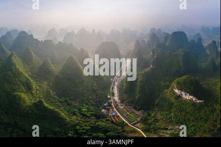 Panoramablick auf die Guilin Mountains, China Stockfoto