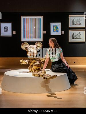 London, Großbritannien. April 2025. Banksy (* 1974), Mickey Snake, 2015 von Banksy, geschätzte £ 150.000–£ 200.000, darunter Bridget Riley (* 1931), Ra 2, 1981 von Bridget Riley, geschätzte £ 10.000–£ 15.000 hinter den Briten. Cool. Verkauf in Bonhams, New Bond Street, London. Der Verkauf läuft online auf bonhams.com bis Mittwoch, den 16. April. Guy Bell/Alamy Live News Stockfoto