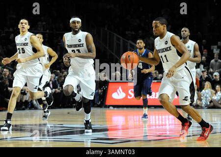 18. Februar 2014 - Providence, Rhode Island, USA - 18. Februar 2014 - Providence, RI U.S. - im NCAA-Basketballspiel zwischen den Villanova Wildcats und den Providence Friars im Dunkin Donuts Center in Providence RI. Villanova besiegte das Providence College 82 zu 79 in doppelter Überstunden. Eric Canha/CSM. (Kreditbild: © Eric Canha/Cal Sport Media/ZUMAPRESS.com) Stockfoto