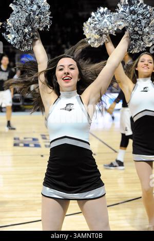 18. Februar 2014 - Providence, Rhode Island, USA - 18. Februar 2014 - Providence, RI U.S. - im NCAA-Basketballspiel zwischen den Villanova Wildcats und den Providence Friars im Dunkin Donuts Center in Providence RI. Villanova besiegte das Providence College 82 zu 79 in doppelter Überstunden. Eric Canha/CSM. (Kreditbild: © Eric Canha/Cal Sport Media/ZUMAPRESS.com) Stockfoto