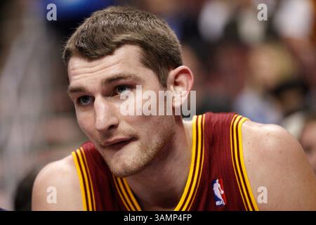 18. Februar 2014: Das Cleveland Cavaliers Center Tyler Zeller (40) beobachtet das NBA-Spiel zwischen den Cleveland Cavaliers und den Philadelphia 76ers im Wells Fargo Center in Philadelphia, Pennsylvania. Die Cavaliers gewannen 114:85. Christopher Szagola/Cal Sport Media(Bild: © Chris Szagola/Cal Sport Media/ZUMAPRESS.com) Stockfoto
