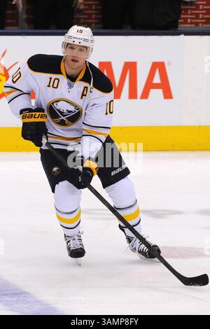 Januar 2014 - Toronto, Ontario, Kanada - 15. Januar 2014. Toronto, Ont Buffalo D Christian Ehrhoff (10) in Aktion während des Spiels zwischen Buffalo Sabres und Toronto Maple Leafs im Air Canada Centre am 15. Januar 2014 in Toronto, ONT Toronto gewann 4-3 bei einem Schießerei....Gerry Angus/CSM(Kreditbild: © Gerry Angus/Cal Sport Media/ZUMAPRESS.com) Stockfoto