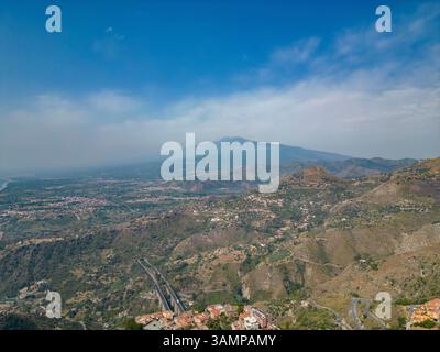Luftaufnahme des Vulkans Ätna von Taormina, Sizilien, Italien. Stockfoto