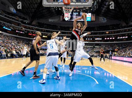 18. Januar 2014: Portland Trail Blazers Center Robin Lopez #42 während eines NBA-Spiels zwischen den Portland Trail Blazers und den Dallas Mavericks im American Airlines Center in Dallas besiegte TX Portland Dallas 127-111(Credit Image: © Albert Pena/Cal Sport Media/ZUMAPRESS.com) Stockfoto