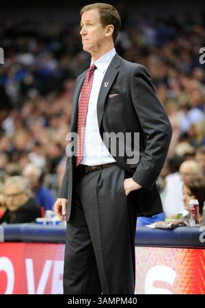 18. Januar 2014: Trainer Terry Stotts bei einem NBA-Spiel zwischen den Portland Trail Blazers und den Dallas Mavericks im American Airlines Center in Dallas besiegte TX Portland Dallas 127–111 (Foto: © Albert Pena/Cal Sport Media/ZUMAPRESS.com) Stockfoto