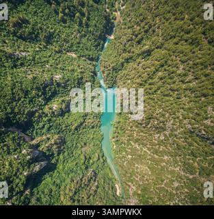 Luftaufnahme des Chouwen Lake in Chouaneh im Libanon. Stockfoto