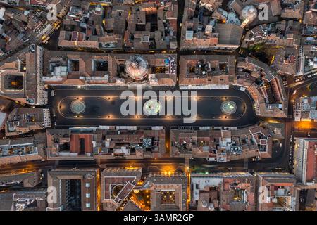 Aus der Vogelperspektive auf die Piazza Navona (Platz Navona) in der Altstadt von Rom, Latium, Italien. Stockfoto