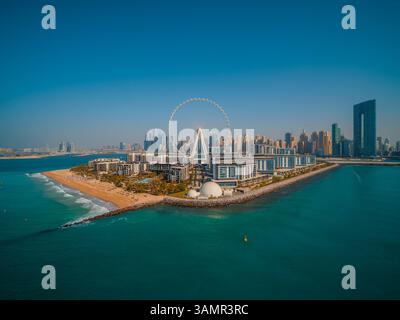 Luftaufnahme von Ain Dubai, dem größten Riesenrad der Welt mit Rotunda Caesar Palace im Vordergrund und Dubai Marina Skyline im Hintergrund, United Arab EM Stockfoto