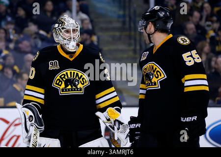 1. Februar 2014: Boston, Massachusetts, USA, 1. Februar 2014; Boston Bruins Torwart Chad Johnson (30) und Boston Bruins Verteidiger Johnny Boychuk (55) unterhielten sich während des NHL-Spiels zwischen den Edmonton Oilers und Boston Bruins im TD Garden. Boston besiegte Edmonton mit 4:0. Anthony Nesmith/CSM(Bild: © Anthony Nesmith/Cal Sport Media/ZUMAPRESS.com) Stockfoto