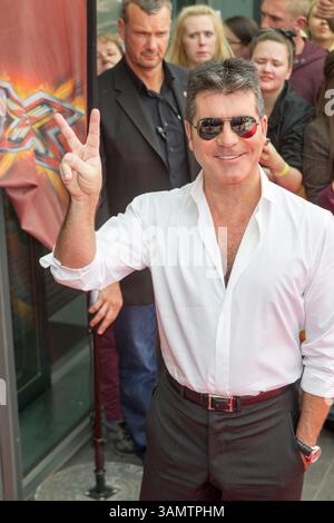 Simon Cowell kommt für XFactor 2014 bei Emirates Old Trafford Manchester, Großbritannien Stockfoto