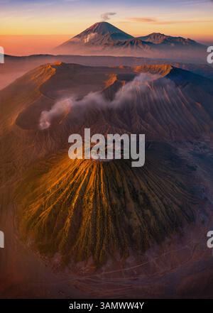 Luftaufnahme des Mount Bromo, Ost-Java, Indonesien. Stockfoto