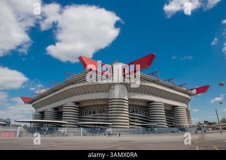 Mailand Italien 14. April 2025: Stadion San Siro, in dem die Mailänder Fußballmannschaften Inter und Mailand spielen Stockfoto