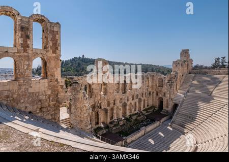 Das Odeon des Herodes Atticus ist ein römisches Steintheater auf der Akropolis von Athen Stockfoto
