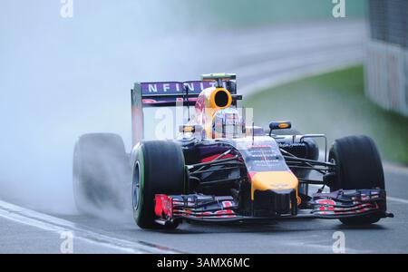 15. März 2014 – Melbourne, Victoria, Australien – Daniel Ricciardo (aus) von Infiniti Red Bull Racing fuhr während des Qualifyings am dritten Tag des Formel-1-Grand Prix 2014 in Australien einen Renault Energy F1-2014. (Kreditbild: © Theo Karanikos/ZUMAPRESS.com) Stockfoto
