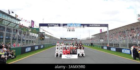 16. März 2014 - Melbourne, Victoria, Australien - die Fahrer kommen am vierten Tag des Formel-1-Grand-Prix 2014 in Australien zum offiziellen Fahrerfoto auf der Hauptgeraden an. (Kreditbild: © Theo Karanikos/ZUMAPRESS.com) Stockfoto
