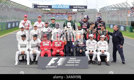 16. März 2014 - Melbourne, Victoria, Australien - die Fahrer kommen am vierten Tag des Formel-1-Grand-Prix 2014 in Australien zum offiziellen Fahrerfoto auf der Hauptgeraden an. (Kreditbild: © Theo Karanikos/ZUMAPRESS.com) Stockfoto