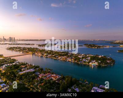 Luftaufnahme von Miami Beach mit Palm und Hibiscus Island, Florida, USA. Stockfoto