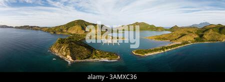 Blick aus der Vogelperspektive auf die wunderschöne Küstenlandschaft, Christophe Harbour Marina, Basseterre, Saint Kitts und Nevis. Stockfoto