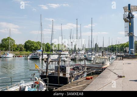 Saint-Valery-sur-Somme, regionaler Naturpark der Somme-Bucht (Nordfrankreich): Segelboote im Jachthafen Stockfoto