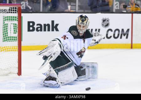 17. März 2014 – Boston, Massachusetts, USA – 17. März 2014 – Boston, Massachusetts, USA – Minnesota Wild-Torhüter Darcy Kuemper (35) sichert sich während des NHL-Spiels zwischen den Minnesota Wild und den Boston Bruins im TD Garden in Boston, Massachusetts. Eric Canha/CSM(Bild: © Eric Canha/Cal Sport Media/ZUMAPRESS.com) Stockfoto