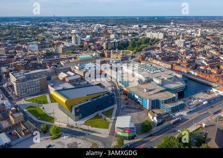 Luftaufnahme des Stadtzentrums von Hull entlang des Humber River, Großbritannien. Stockfoto