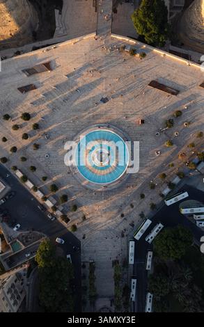 Aus der Vogelperspektive des Triton-Brunnens in La Valletta, Malta. Stockfoto