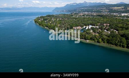 Thonon-les-Bains (Zentralfrankreich): Aus der Vogelperspektive auf den Jachthafen Port Ripaille und die Ufer des Genfer Sees Stockfoto