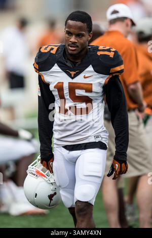 19. April 2014 – Austin, Texas, Vereinigte Staaten von Amerika – 19. April 2104: Texas Longhorns Cornerback Bryson Echols (15) während der jährlichen Texas Football Orange-White-Tour im Darrell K Royal-Texas Memorial Stadium in Austin, Texas. (Kreditbild: © Tim Warner/Cal Sport Media/ZUMAPRESS.com) Stockfoto