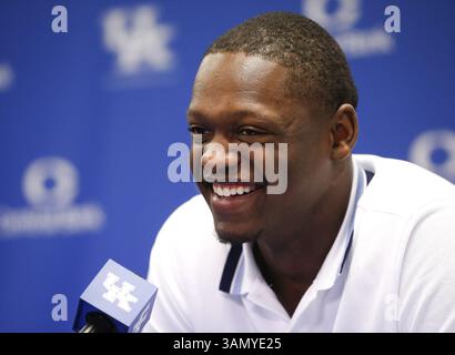 22. April 2014 – Lexington, KY, USA – Julius Randle von der University of Kentucky gibt bekannt, dass er am Dienstag, den 22. April 2014, in Lexington, Ky, am NBA-Entwurf teilnehmen wird. (Abbildung: © Mark Cornelison/MCT/ZUMAPRESS.com) Stockfoto