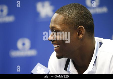 22. April 2014 – Lexington, KY, USA – Julius Randle von der University of Kentucky gibt bekannt, dass er am Dienstag, den 22. April 2014, in Lexington, Ky, am NBA-Entwurf teilnehmen wird. (Abbildung: © Mark Cornelison/MCT/ZUMAPRESS.com) Stockfoto