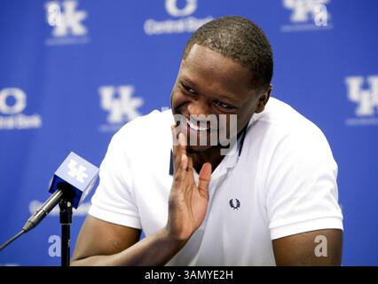 22. April 2014 – Lexington, KY, USA – Julius Randle von der University of Kentucky gibt bekannt, dass er am Dienstag, den 22. April 2014, in Lexington, Ky, am NBA-Entwurf teilnehmen wird. (Abbildung: © Mark Cornelison/MCT/ZUMAPRESS.com) Stockfoto